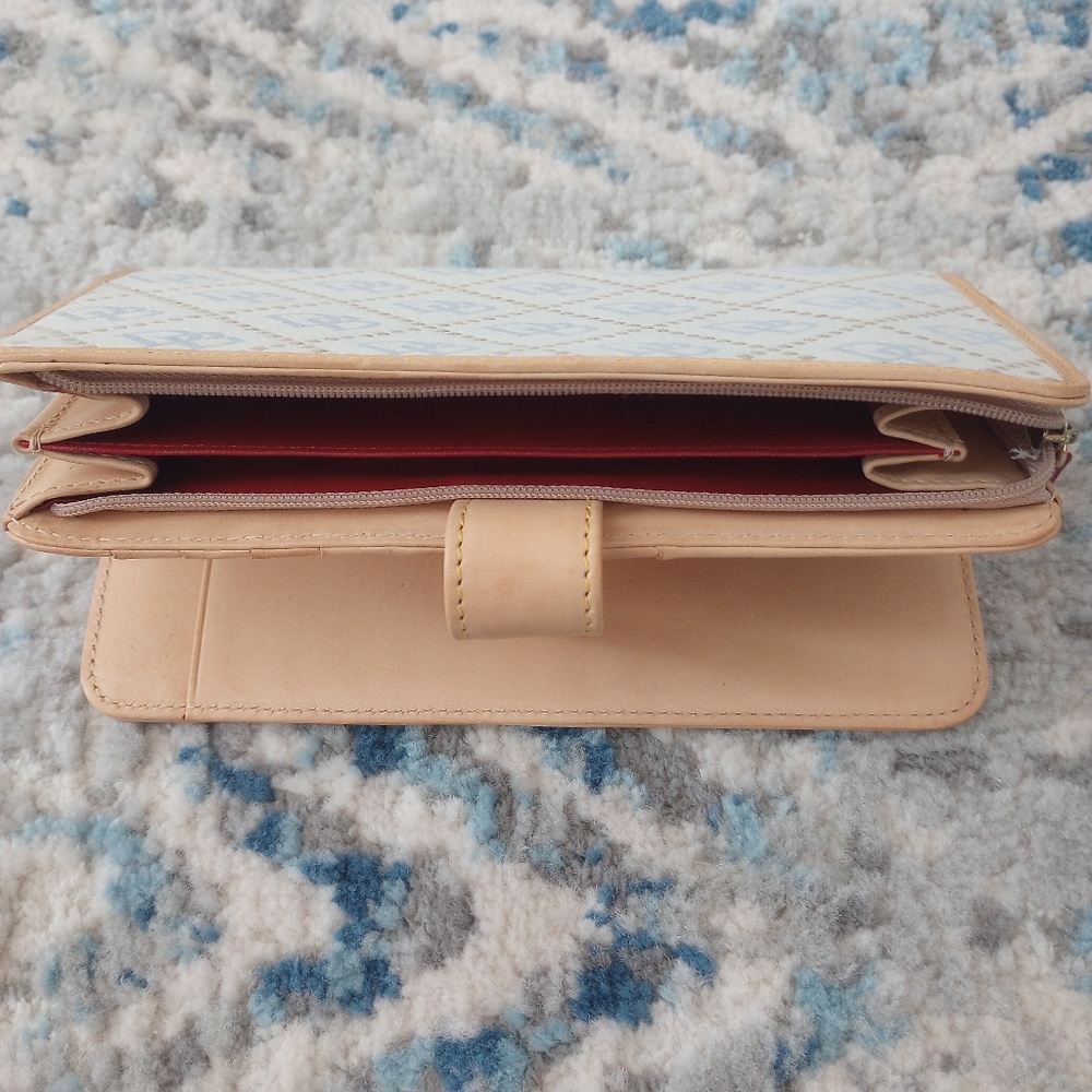 Dooney and Bourke purse and wallet. - Picture 5 of 6